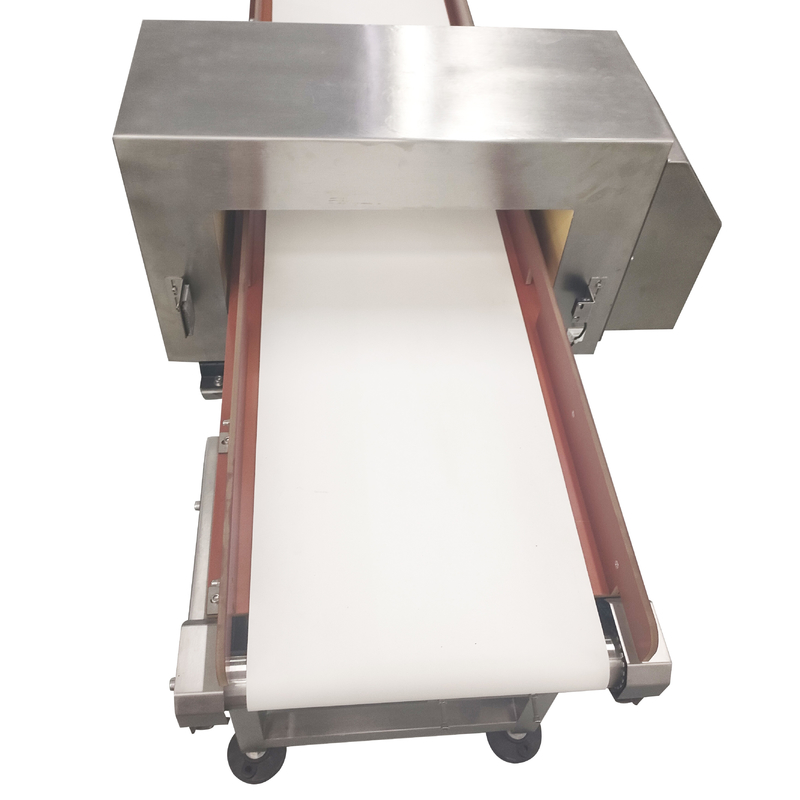 เครื่องตรวจจับโลหะอาหารการเรียนรู้อัตโนมัติ 110V 220V FDA สำหรับซองและของว่าง