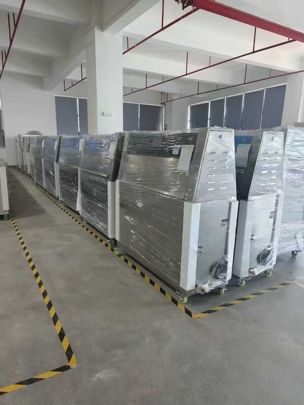 เครื่องทดสอบการเสื่อมอายุด้วยรังสียูวีสำหรับยาง พลาสติก หนัง รองเท้า พร้อมตัวควบคุมอุณหภูมิดิจิทัล PID ห้องทดสอบสภาพอากาศ