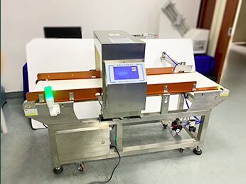 การประมวลผลอาหาร เครื่องขนส่งเครื่องตรวจโลหะ HACCP FDA CE สําหรับเนื้อ ขนมปัง
